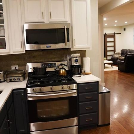 Nice And Cozy. Sleeps 5. Daire Chicago Dış mekan fotoğraf